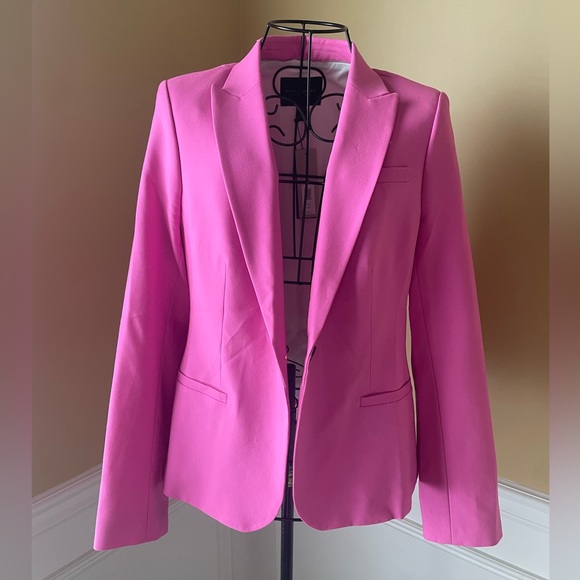 Banana Republic Jackets & Blazers - Banana Republic Vibrant Pink Blazer